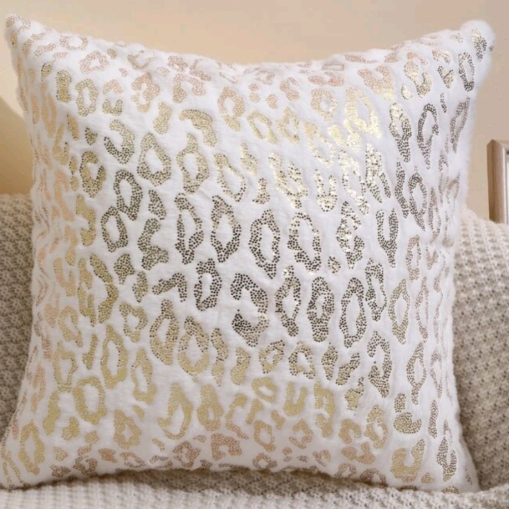 Leopard Decorative Throw Pillow Cover